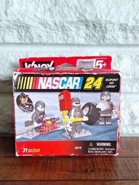 Knex 2010 Nascar 24 Dupont Pit Crew Building Blocks